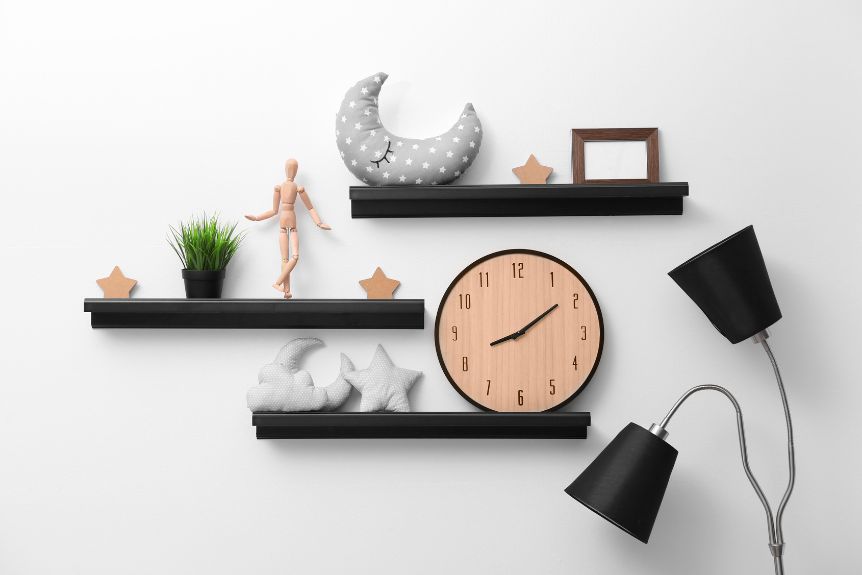 What are the latest trends in wall decoration for modern homes?